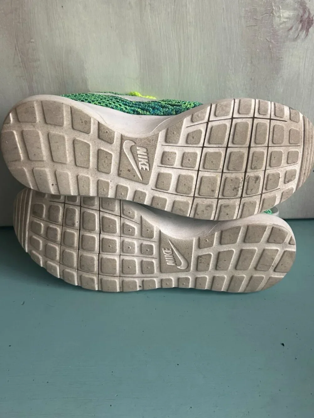 Nike womens roshe